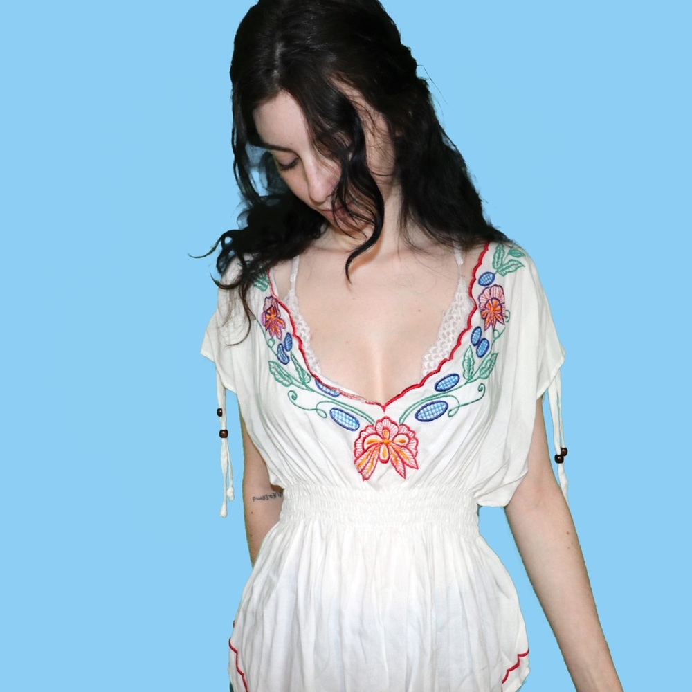 WHITE FLOWY SHIRT